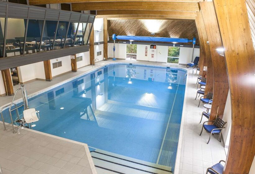 בית מלון כפרי Woodford Bridge Country Club