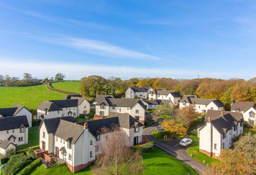 בית מלון כפרי Woodford Bridge Country Club