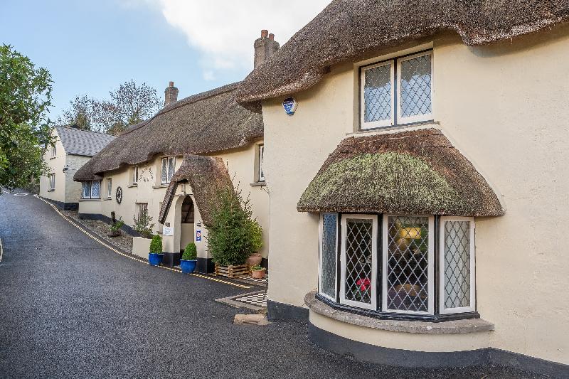 בית מלון כפרי Woodford Bridge Country Club