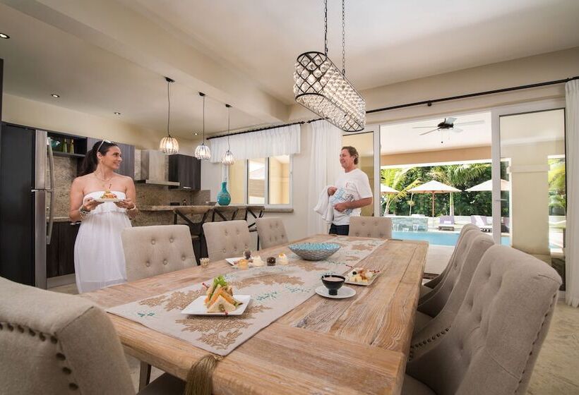 استراحتگاه Crown Villas 6 Bdrm