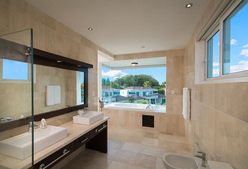 استراحتگاه Crown Villas 6 Bdrm