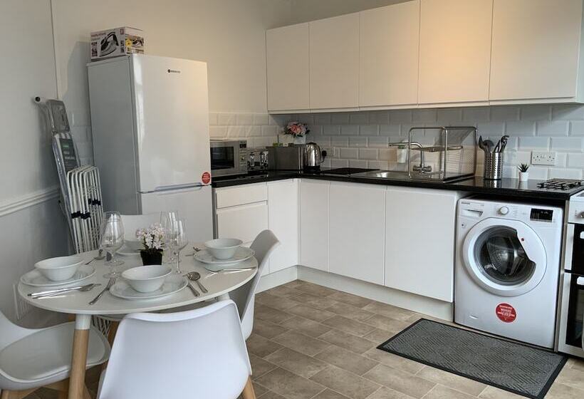 Bookeduk   Large Cosy Cottage