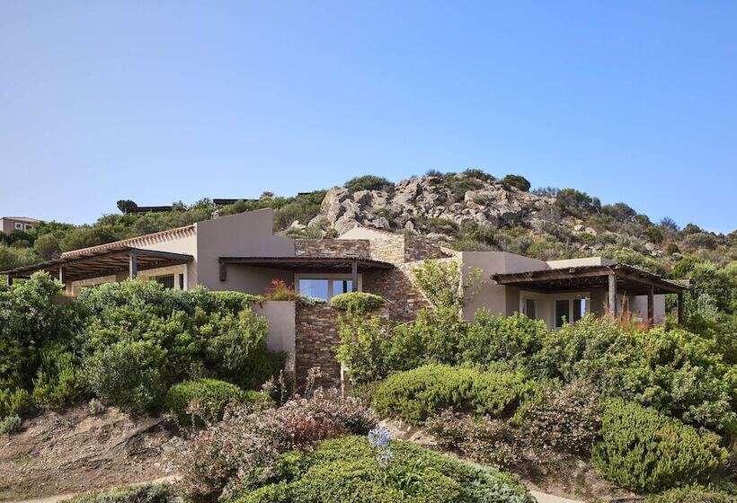 Отель Baia Di Chia Resort Sardinia, Curio Collection By Hilton