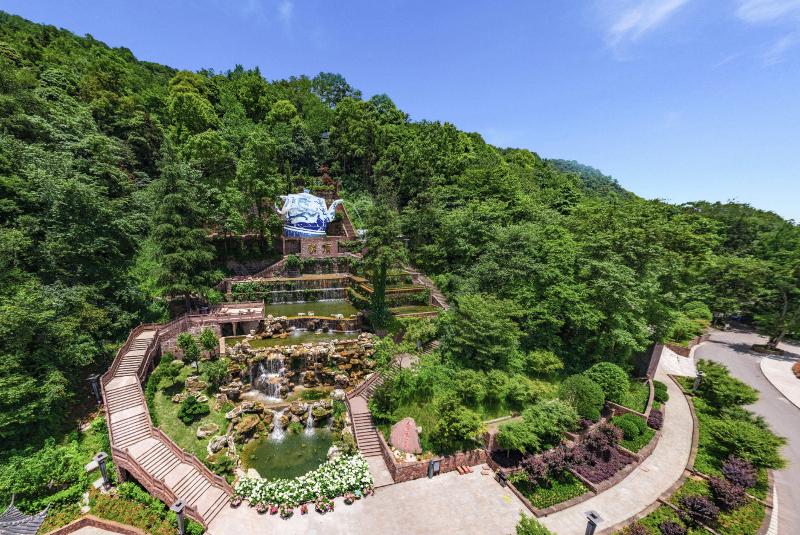 Отель Holiday Inn Resort Mengding Mountain By Ihg