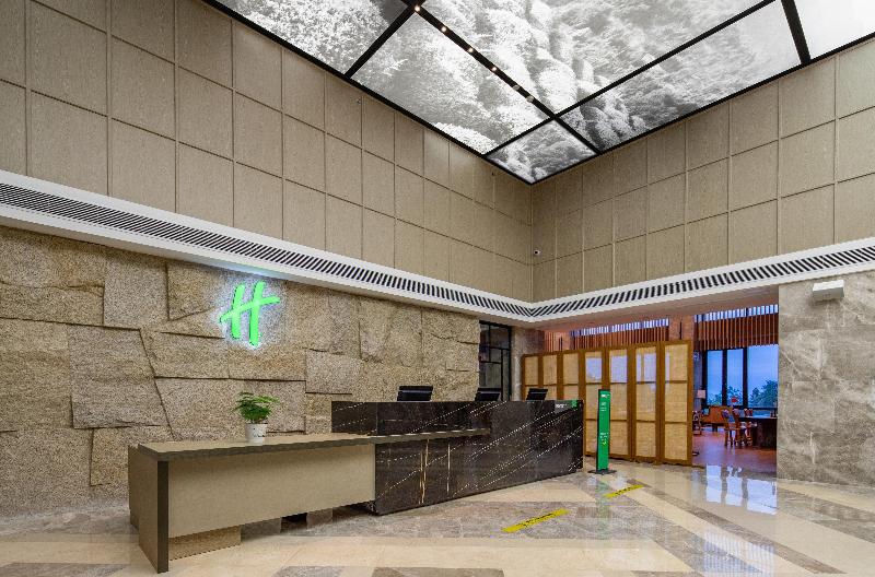 Отель Holiday Inn Resort Mengding Mountain By Ihg