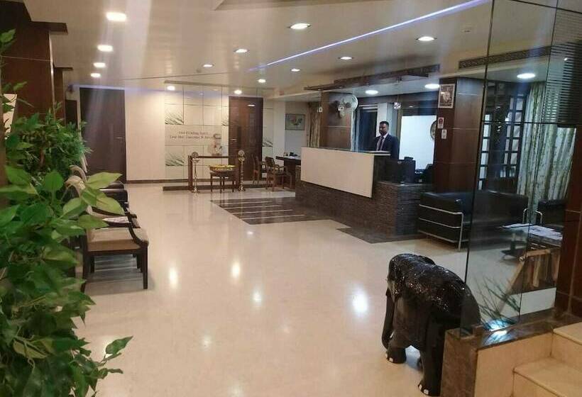호텔 Suvarna Regency