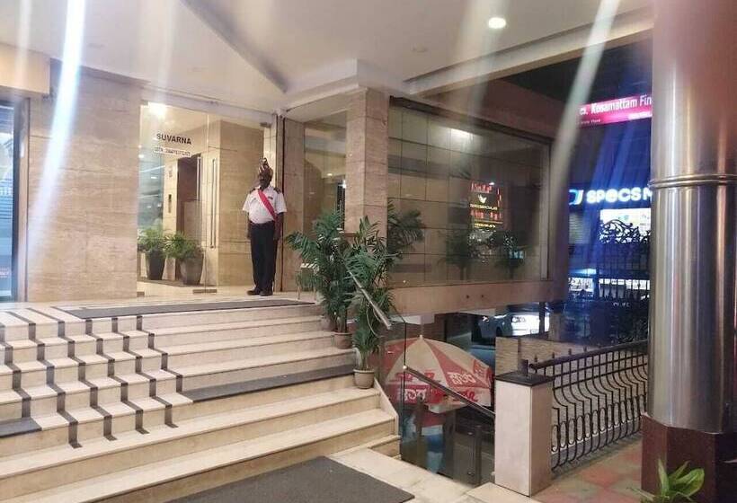 호텔 Suvarna Regency