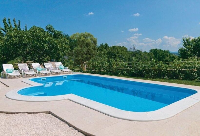 إقامة Sunflower House With A Pool And Large Garden