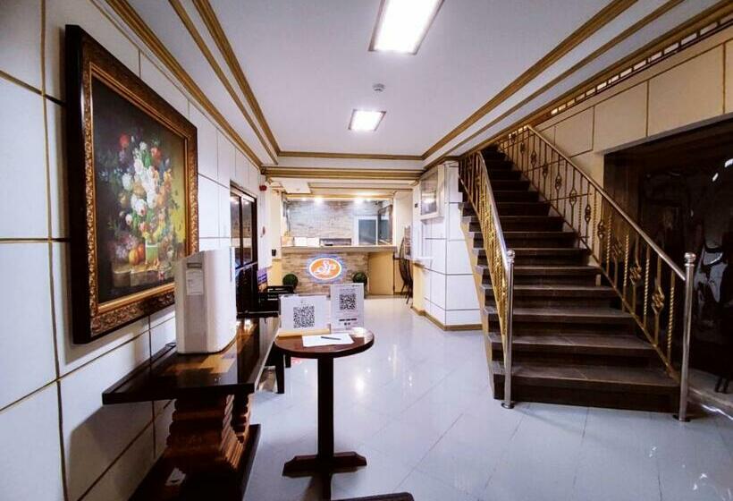 فندق Spring Plaza