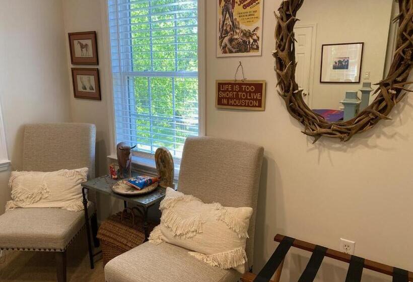 مبيت وإفطار The Birdnest Inn