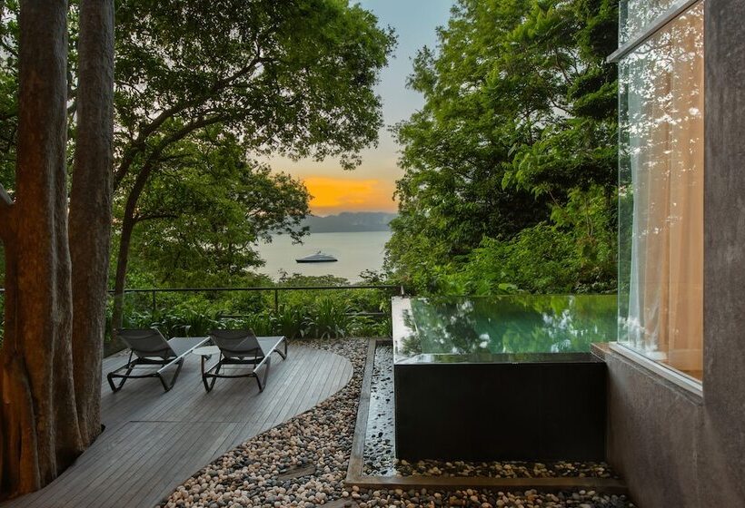 Szálloda Ambong Pool Villas