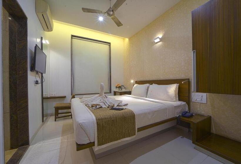فندق Sri Sri Executive, Kolhapur