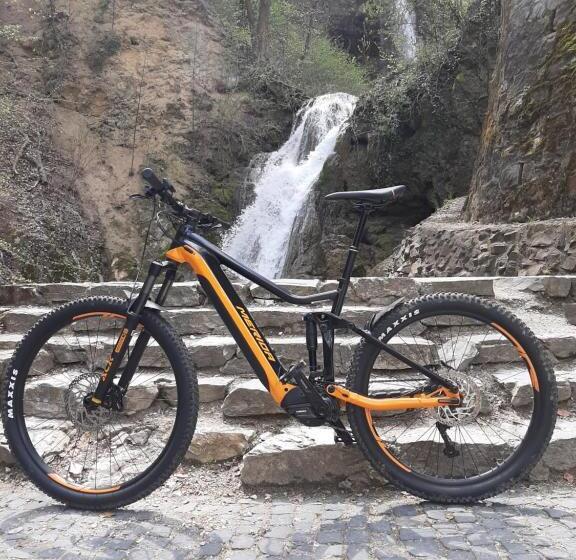 פנסיון E Tekergők Háza