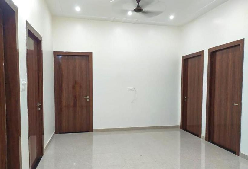 فندق Fab Mohan Palace