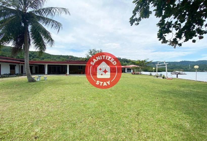 בית מלון כפרי Oyo 90319 Ambong Bay Resthouse Homes