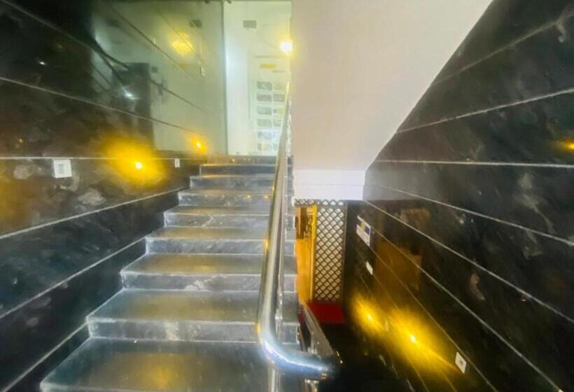 בית מלון כפרי Staymaker Lake Residency