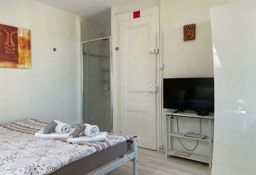 بنسيون La Maison Bleue à 2 Pas Du Lac Du Neuchâtel