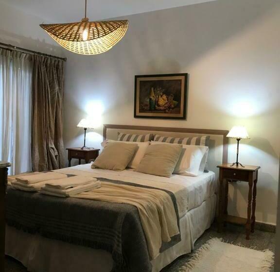 تختخواب و صبحانه Casa De Piedra  Céntrica