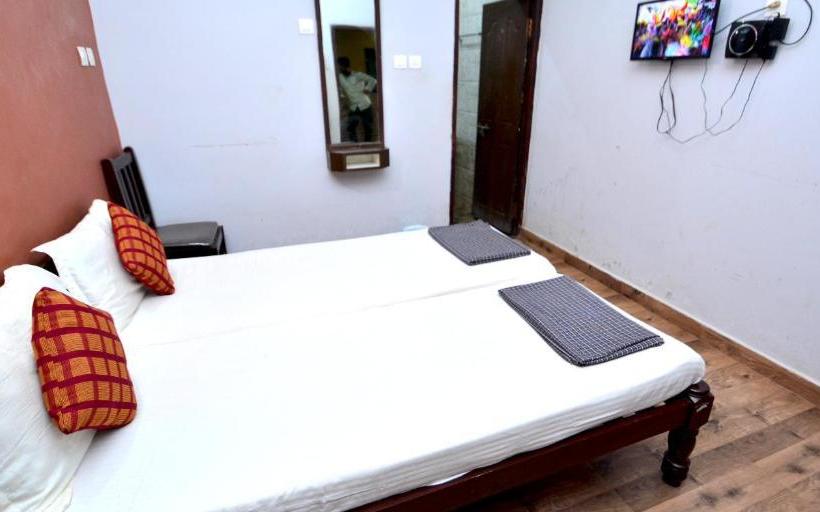 ホテル Aryana Guest House