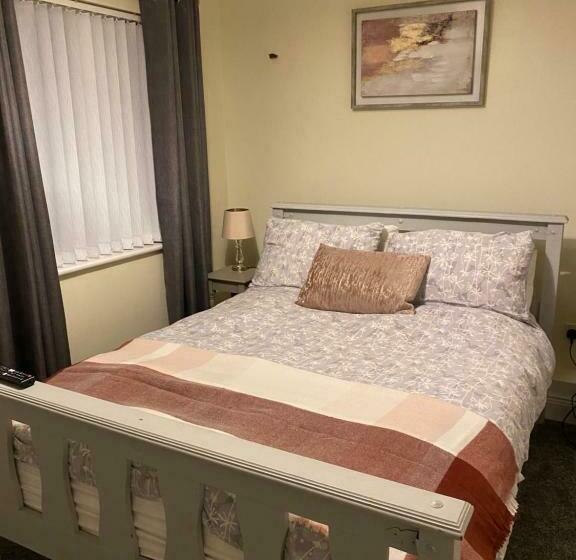 مبيت وإفطار The Strand Guest House