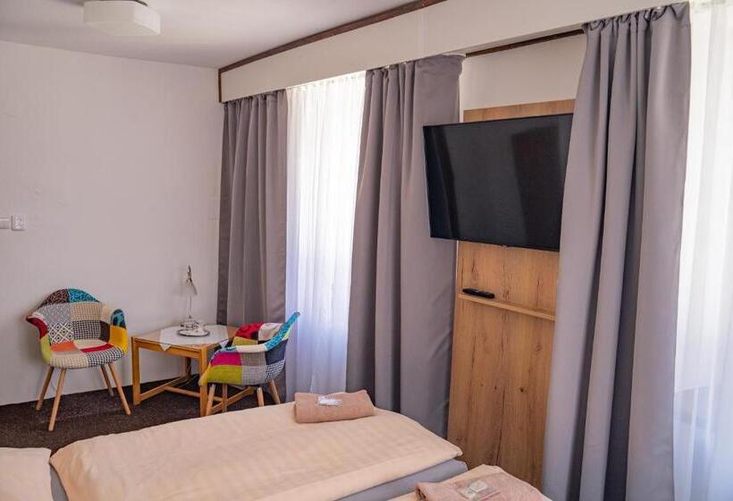 هتل Zlatá Labuť