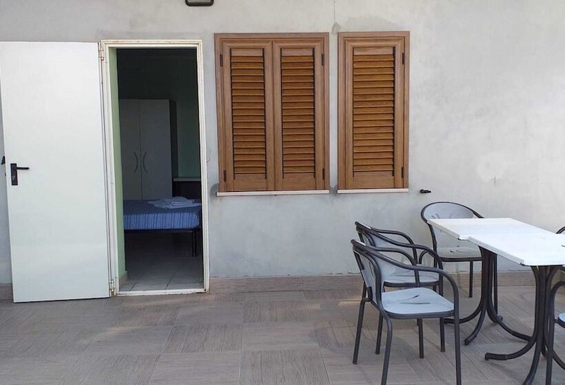 بنسيون Room In Bb   Quadruple Room A Stones Throw From The Sea   Ideal For A Relaxing Holiday