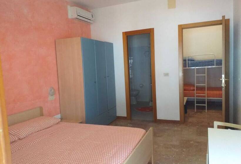 بنسيون Room In Bb   Quadruple Room In Pineto   A Stones Throw From The Sea