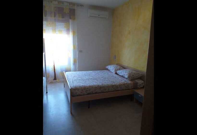 بنسيون Room In Bb   Quadruple Room In Pineto   A Stones Throw From The Sea