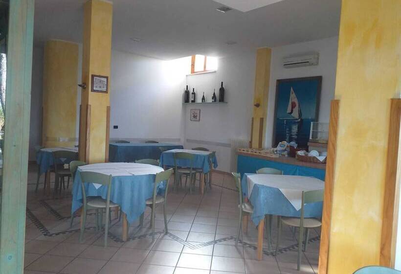 بنسيون Room In Bb   Quadruple Room In Pineto   A Stones Throw From The Sea
