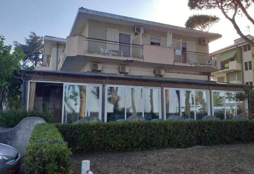 بنسيون Room In Bb   Quadruple Room In Pineto   Relaxing Holiday