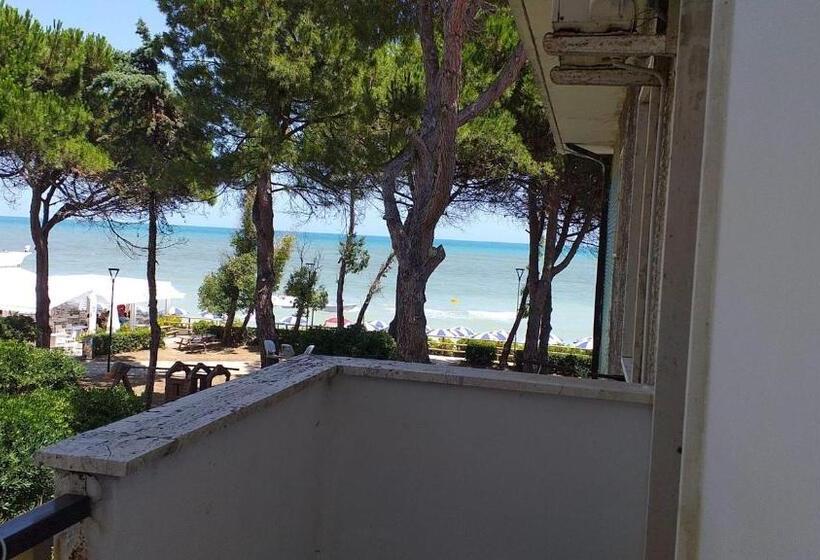 بنسيون Room In Bb   Quadruple Room In Pineto   Relaxing Holiday