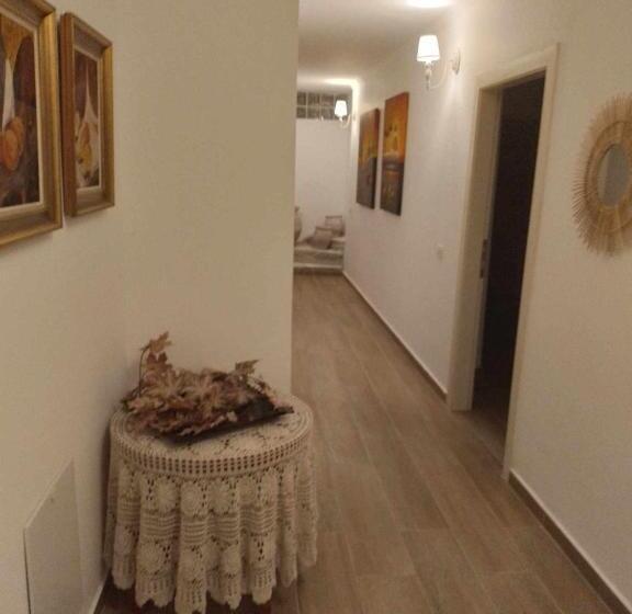 پانسیون Vogklis House