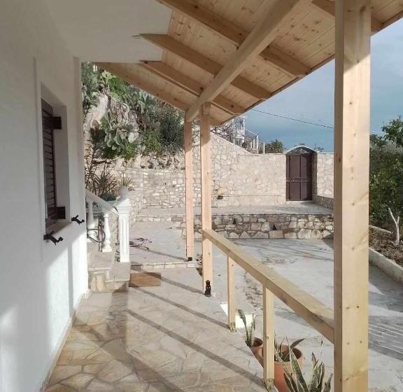 پانسیون Vogklis House