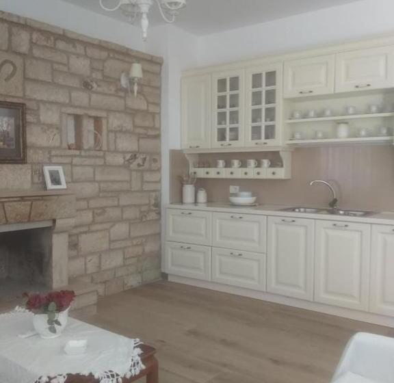 پانسیون Vogklis House