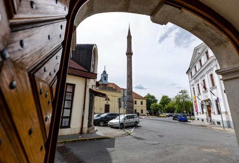 مبيت وإفطار Servita Udvarház Eger