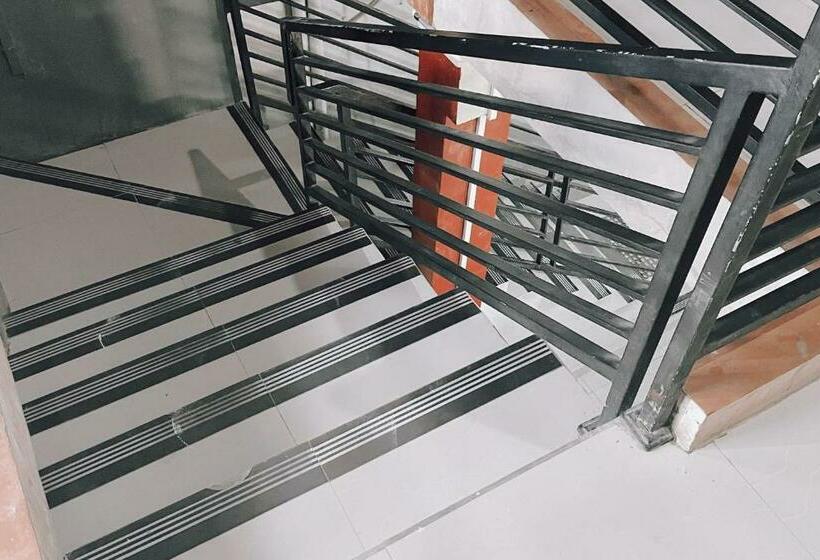 هتل Almira Homestay Ambon Mitra Reddoorz