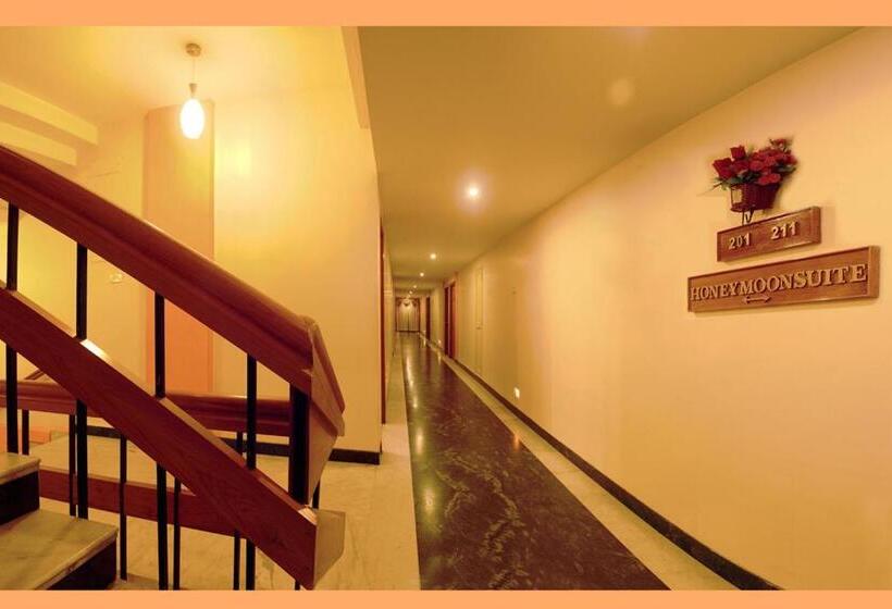 هاستل Grand Palace