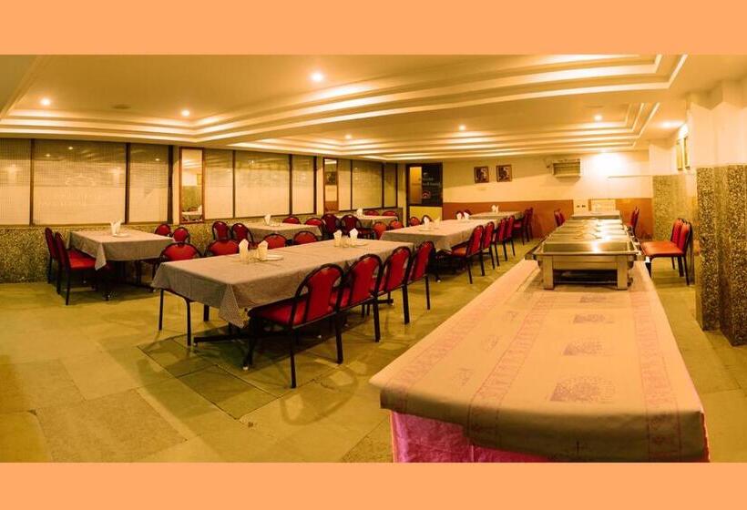 هاستل Grand Palace