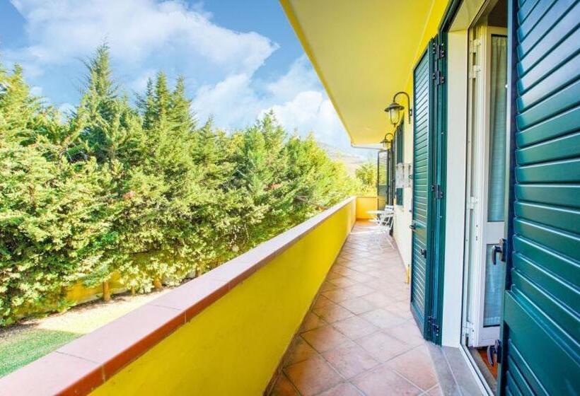 تختخواب و صبحانه Musae Apartments