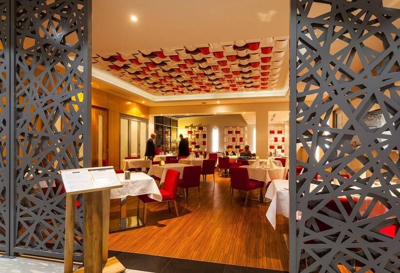 هتل Mantra Charles