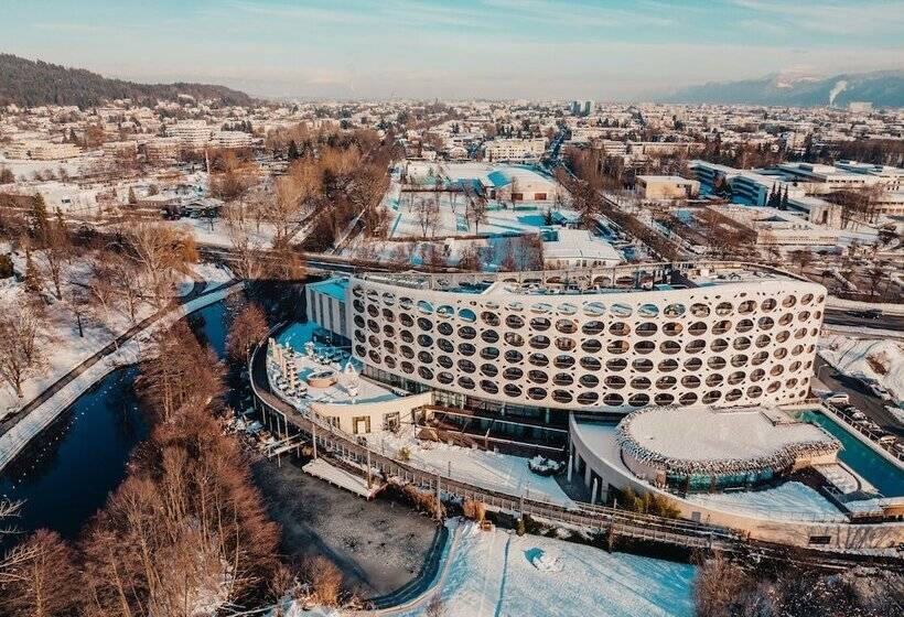 هتل Das Seepark Wörthersee Resort