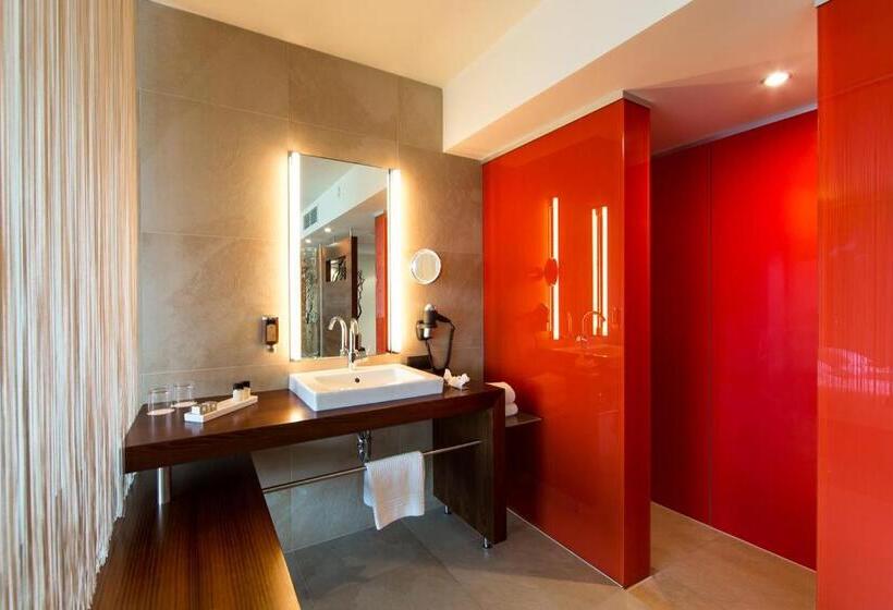 هتل Das Seepark Wörthersee Resort