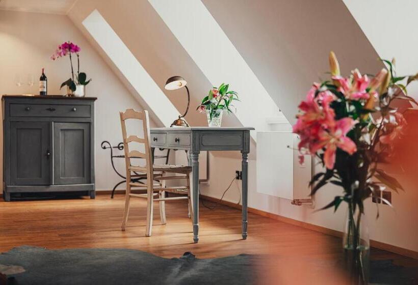 هتل Villa Sorgenfrei & Restaurant Atelier Sanssouci