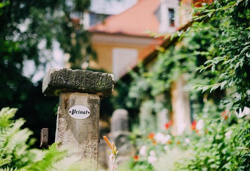 هتل Villa Sorgenfrei & Restaurant Atelier Sanssouci