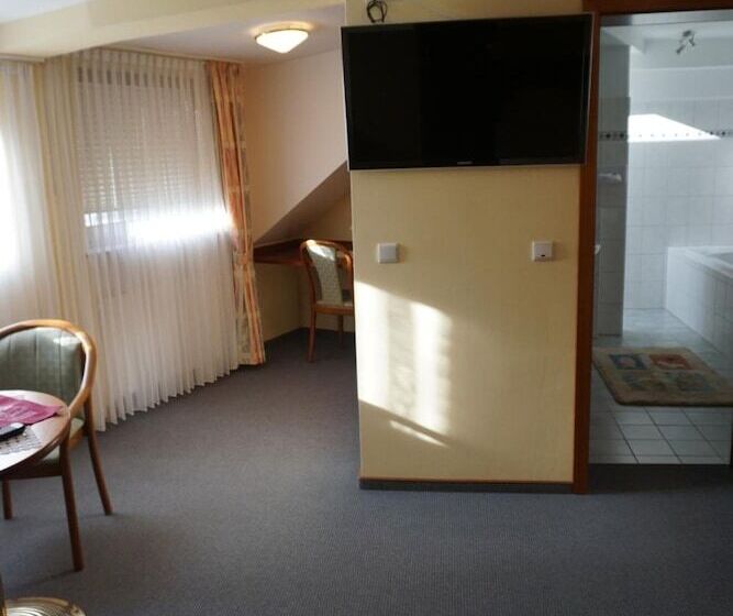 ホテル Restaurant Weinhaus Grebel