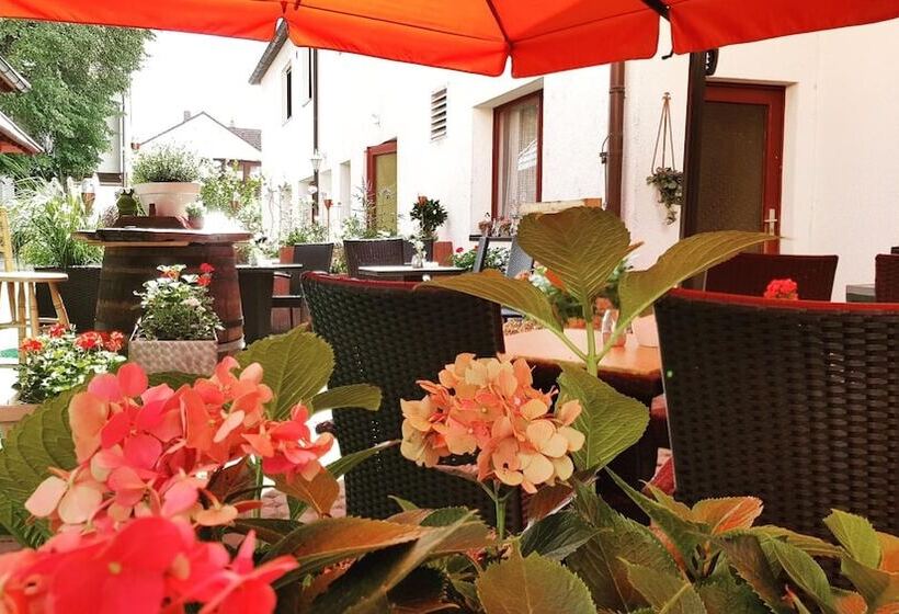 בית מלון כפרי Zum Lowen