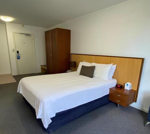 Ocean Beach Hotel