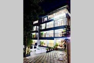 Green Royale Living Spaces   Luxury Serviced Apartments