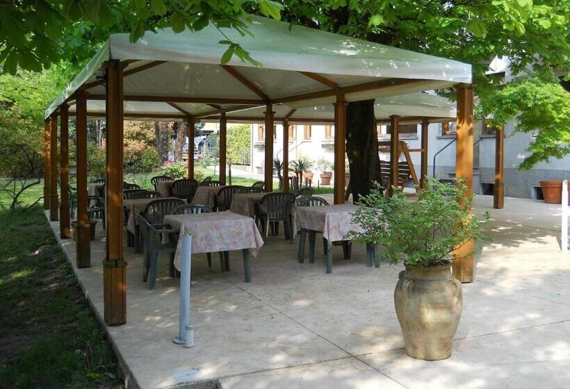 Отель Albergo Ristorante Aquila