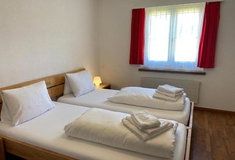 פנסיון Berggasthaus Piz Calmot